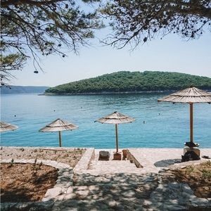 Meet your Posher, Mirela